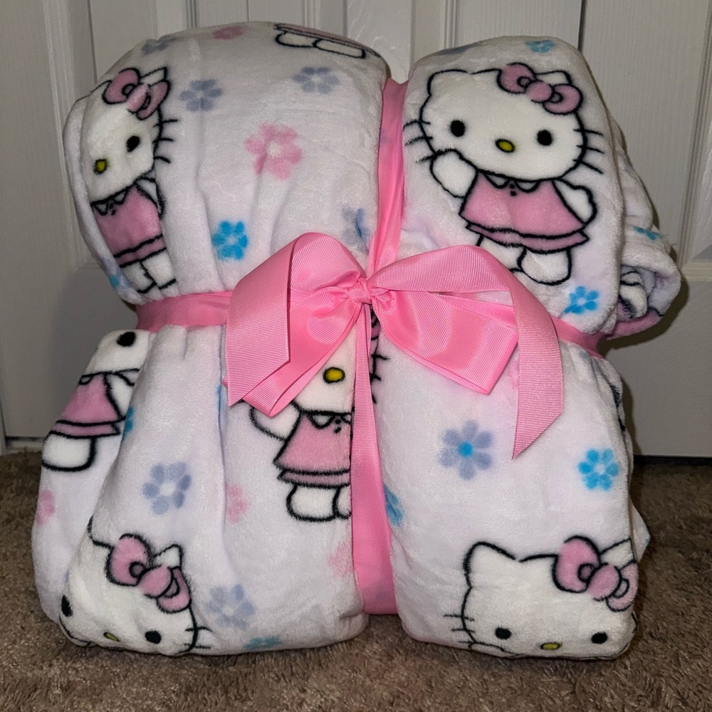 🆕 | Hello Kitty Queen Size Spring Blanket